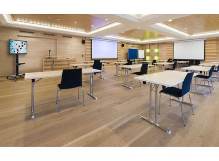 Peerless SR560M: Versatile Multimedia Cart for Dynamic Presentations
